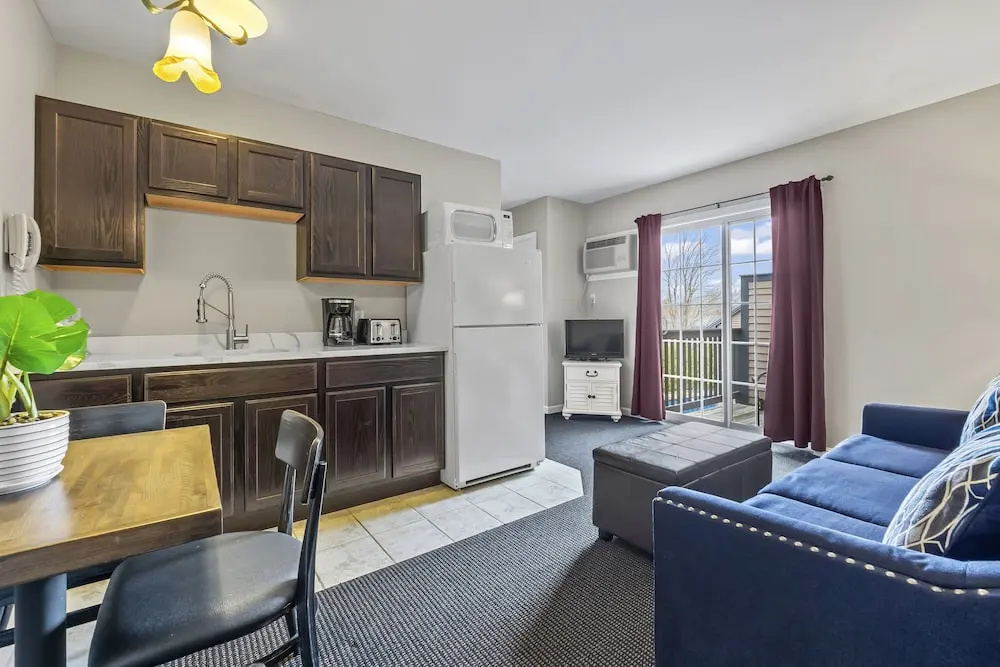 Double Suite with balcony (full double bed)