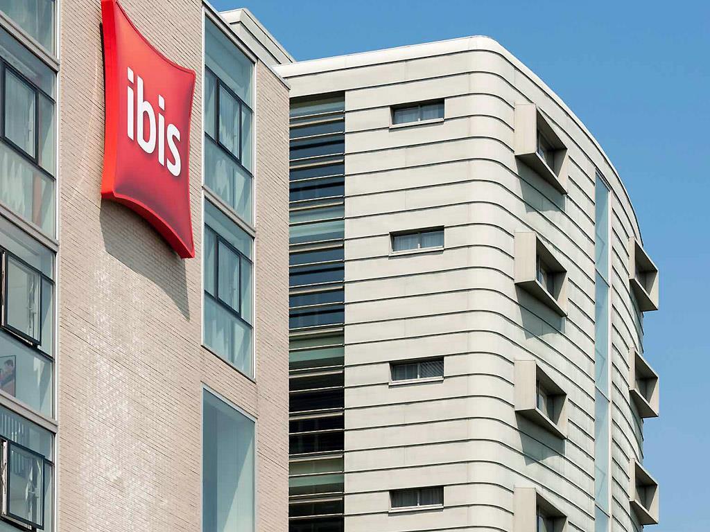 ibis Amsterdam Centre by null