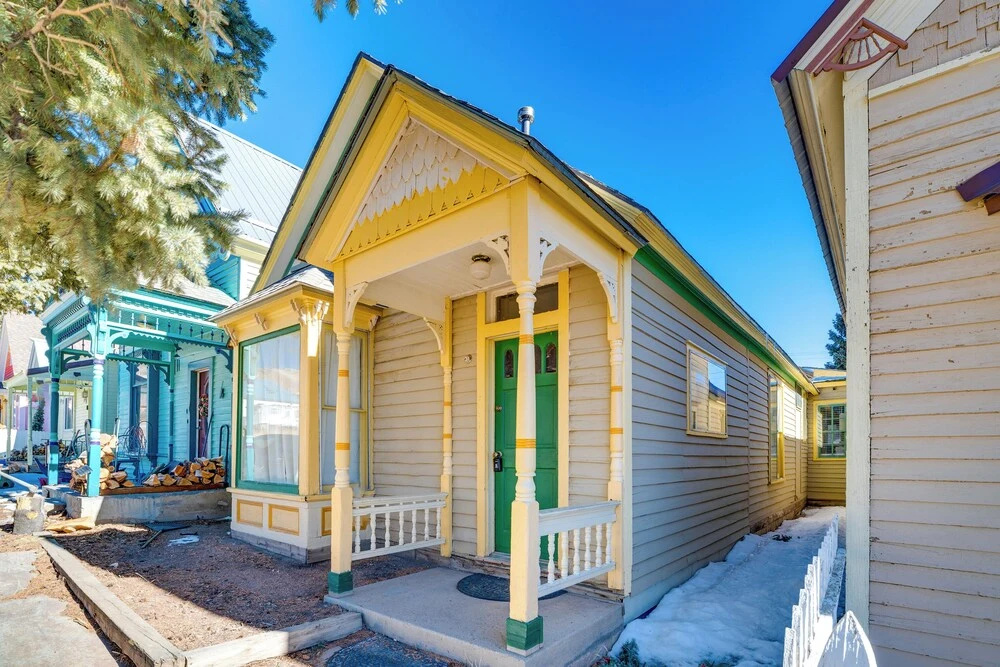 Close to Casinos + Trails: Historic Victor Cottage