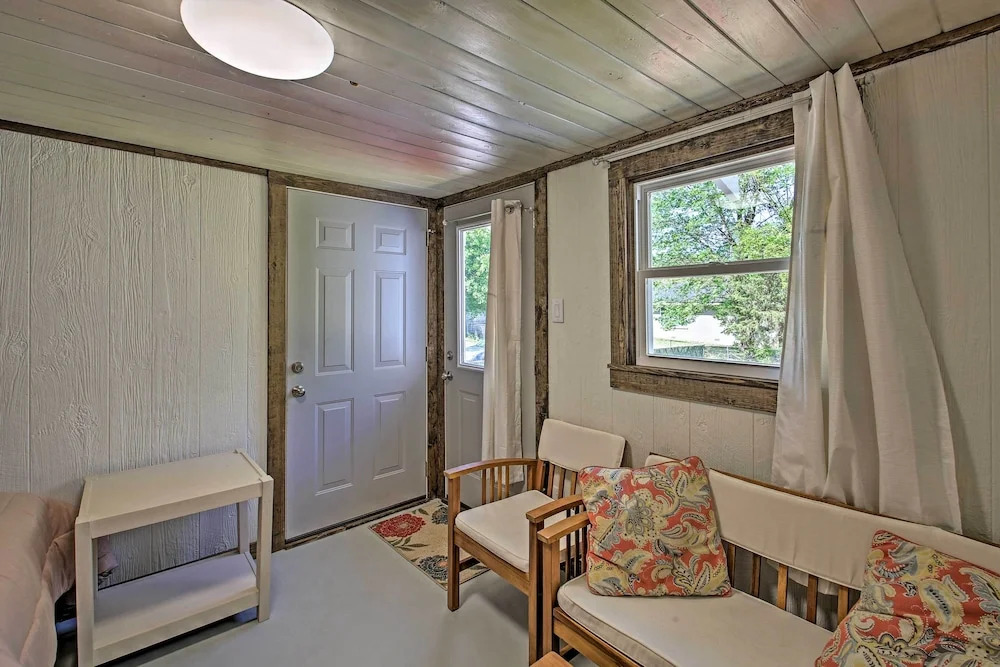 Walk to Oaklawn Racing: Hot Springs Home! — фото