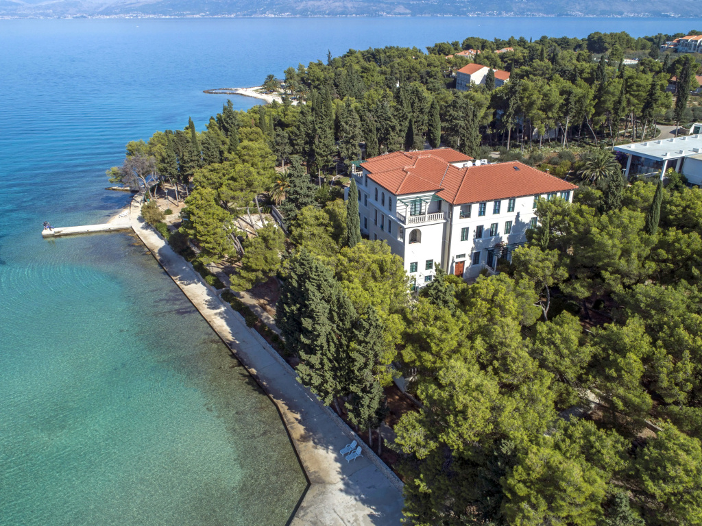 Beach & Waterfront