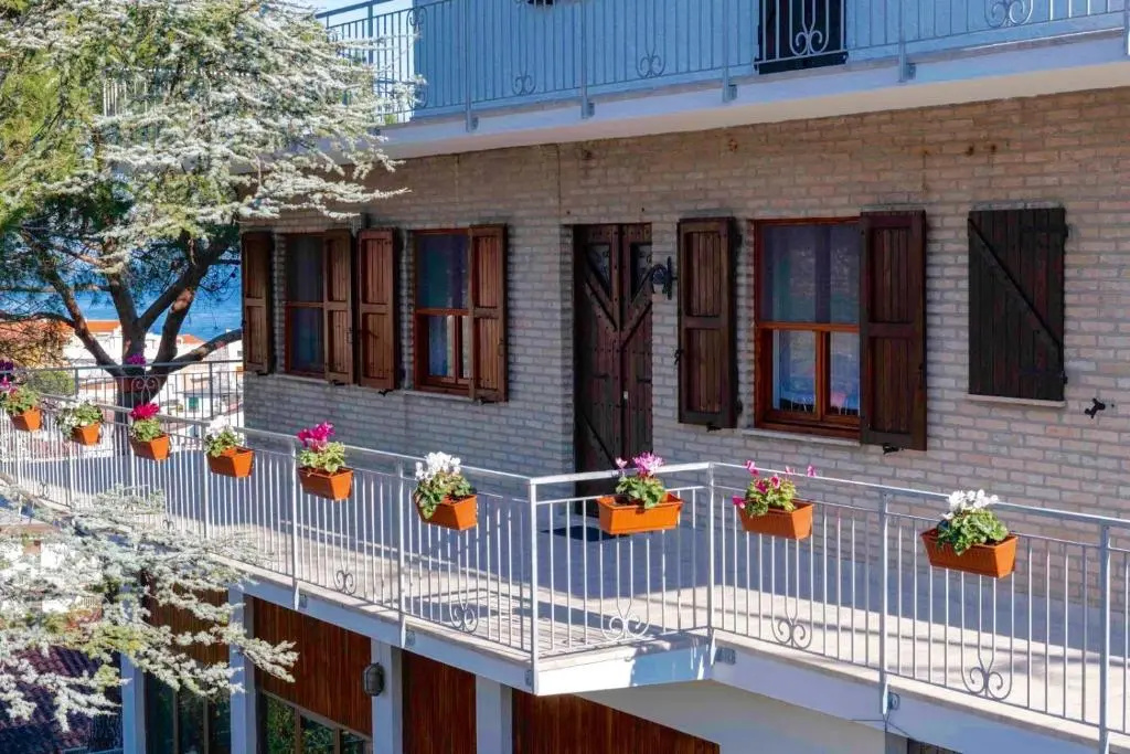 M261 - Marcelli, Trilocale Ristrutturato Con Terrazzo Vista Mare Pt
