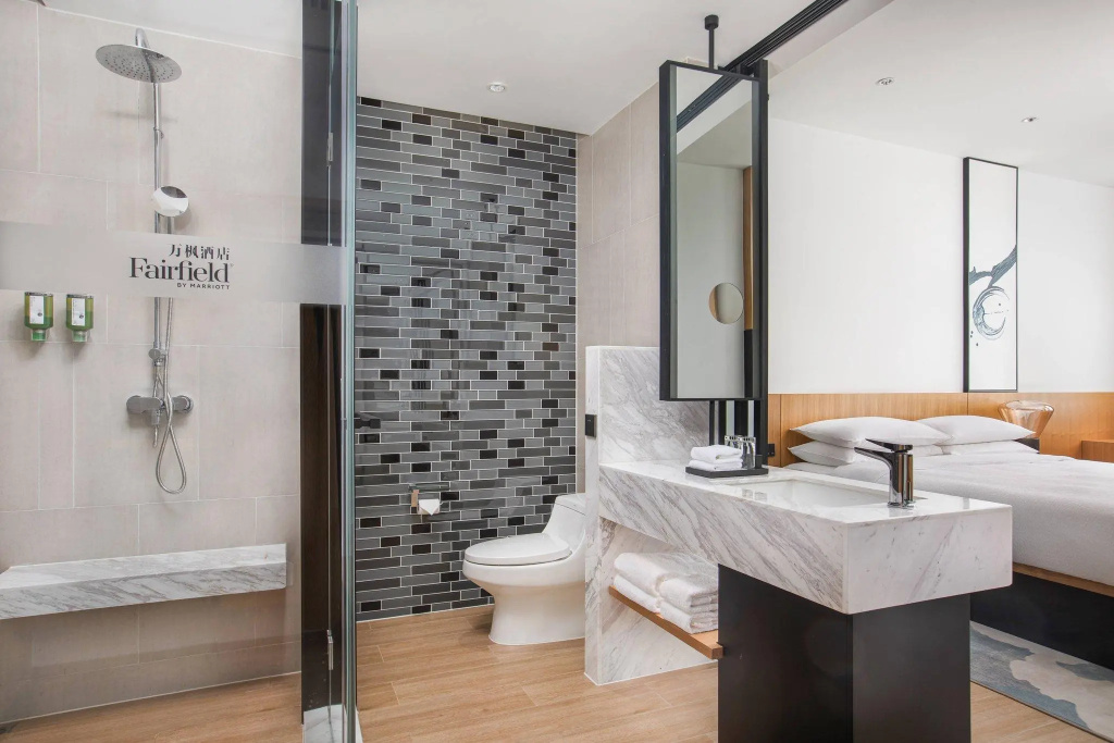 Superior Double room with city view full double bed