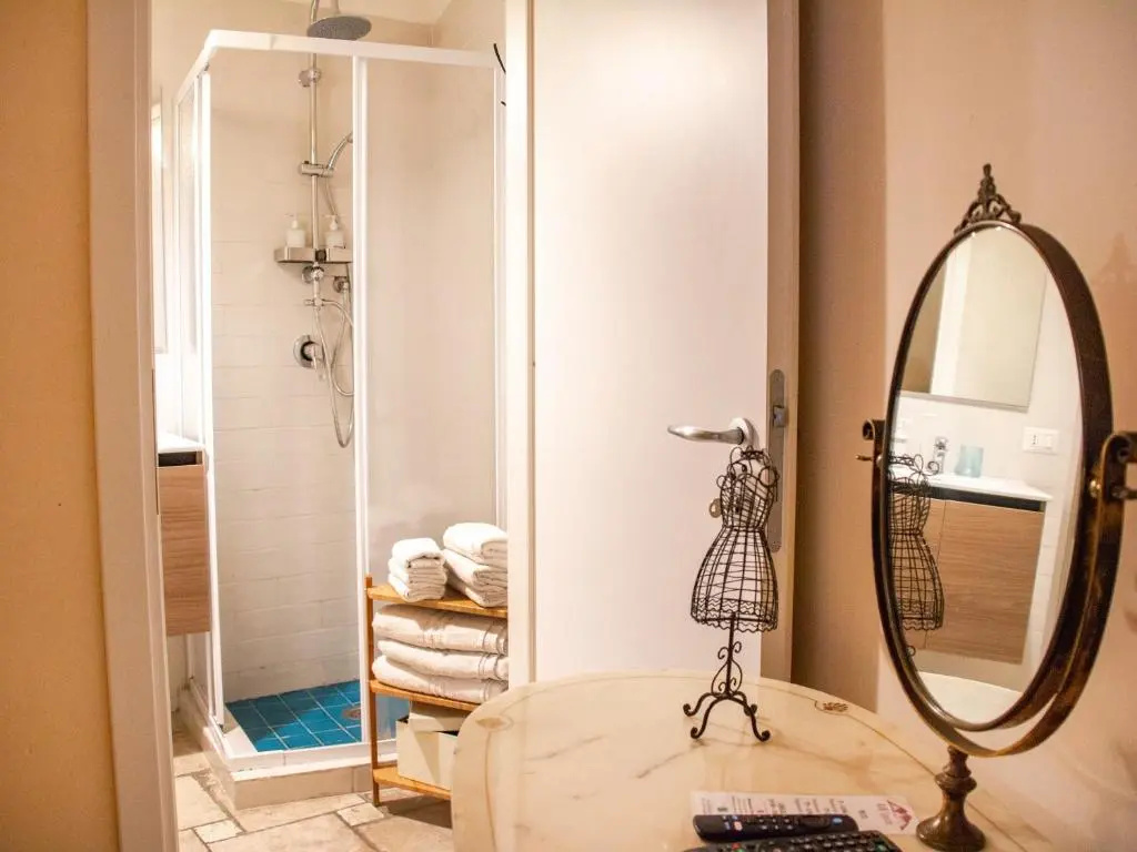 Deluxe Double room (full double bed)