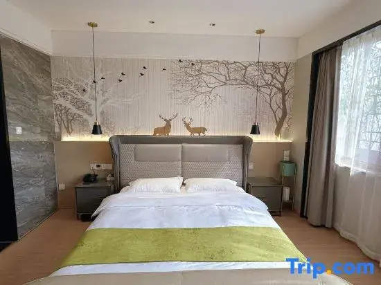 Deluxe Double room with balcony (full double bed)