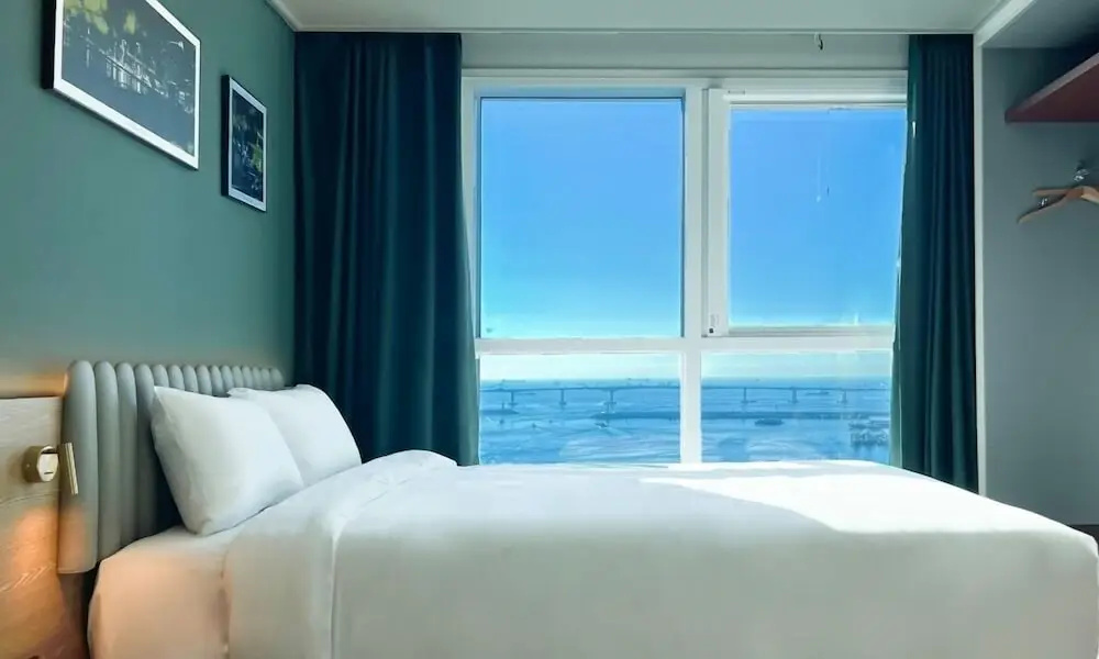 Premier room