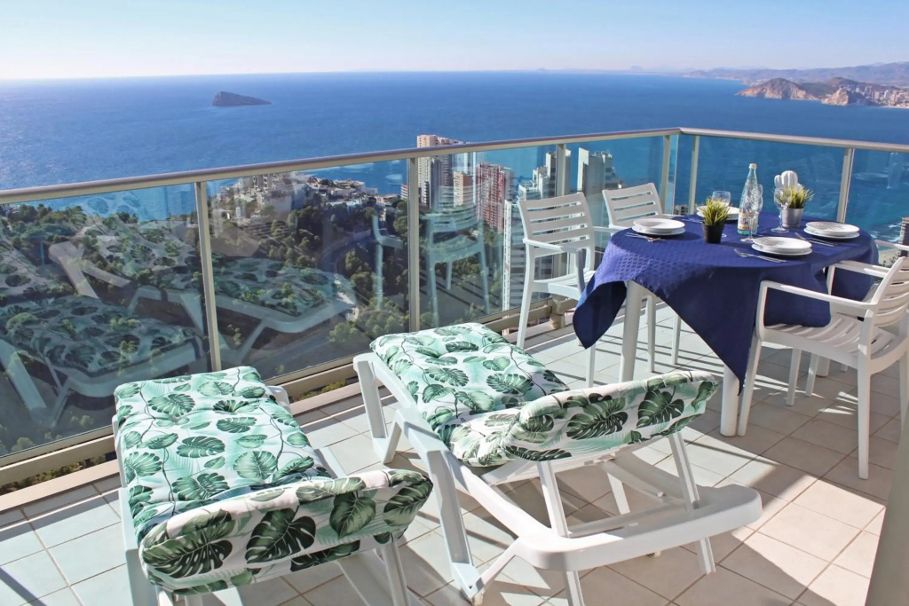 High rise apartment on the 39th floor with private terrace and sea views