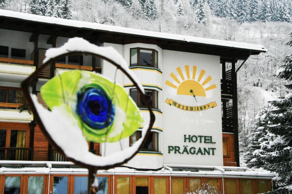 Evident Hotel Pragant