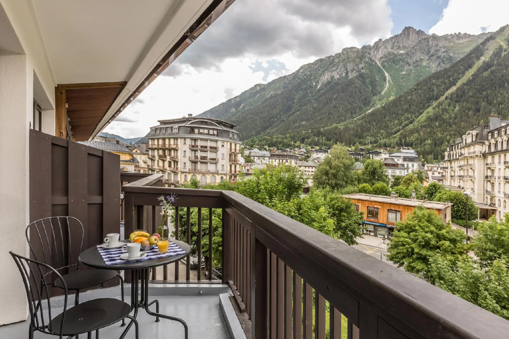 Standard Double room with balcony (full double bed)