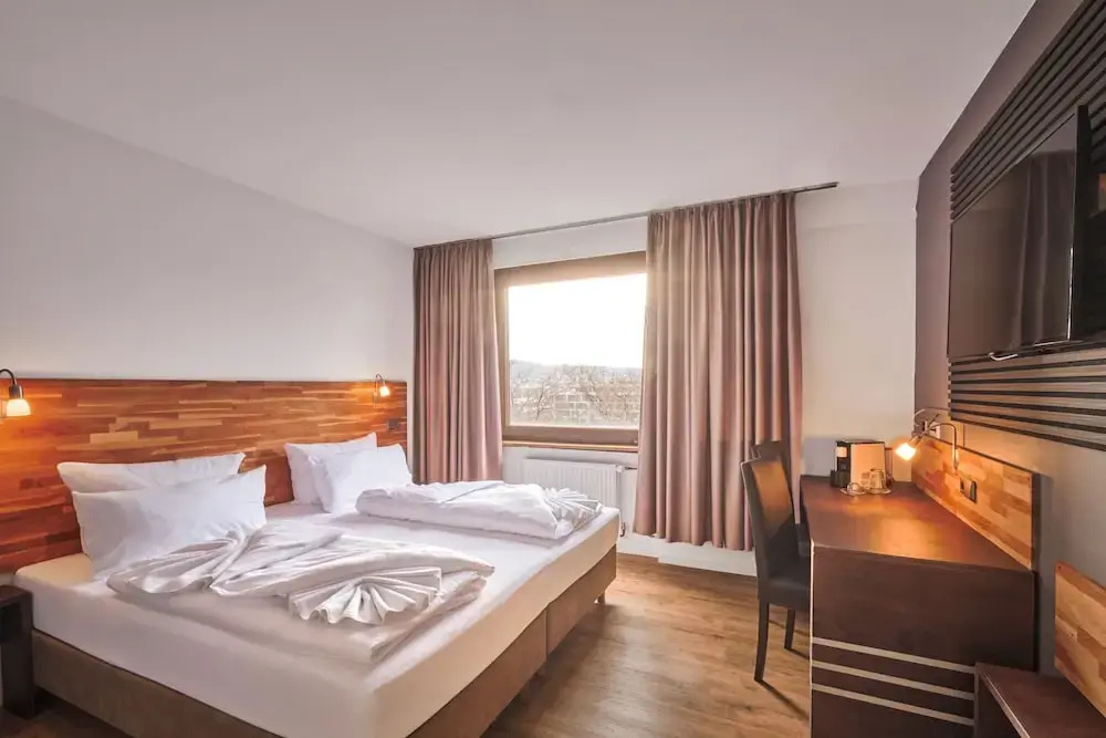 Standard Double room with city view (full double bed)