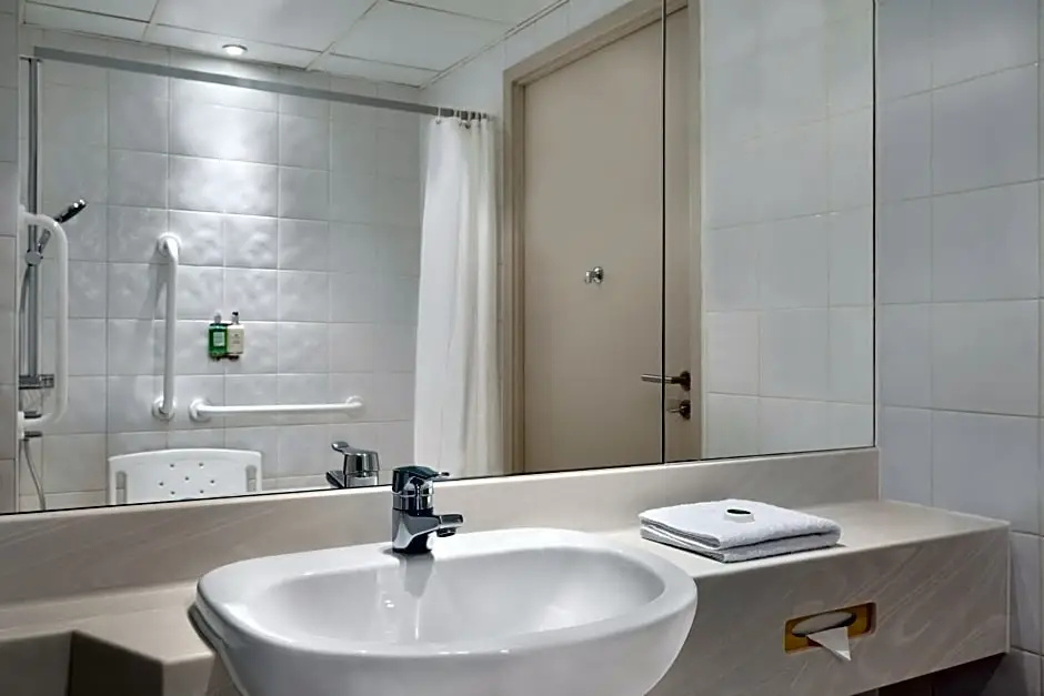 Ramada Hotel & Suites by Wyndham Coventry - Chambres