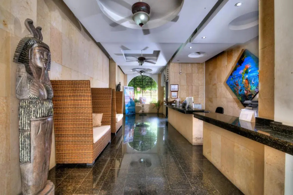 Lobby & Reception