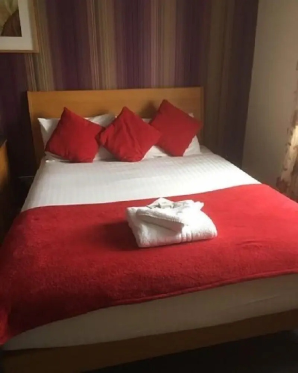 Classic Double room (full double bed)