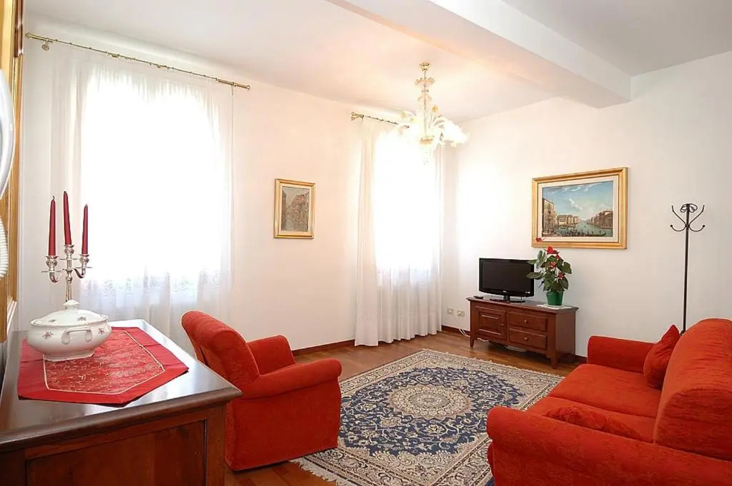 2 Bedrooms Suite with canal view