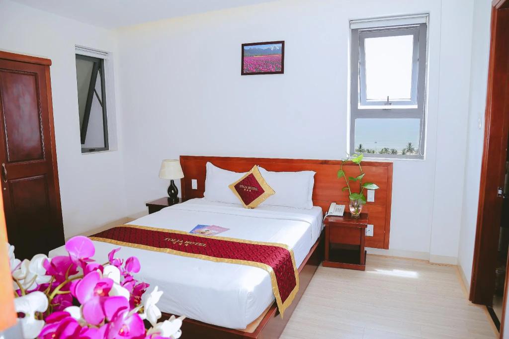 Deluxe Double room with ocean view (full double bed)