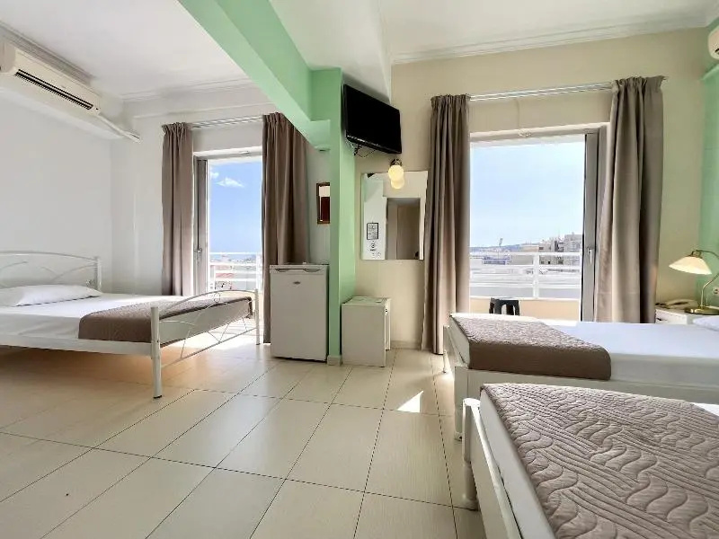 1 Bedroom Standard Quadruple room with city view