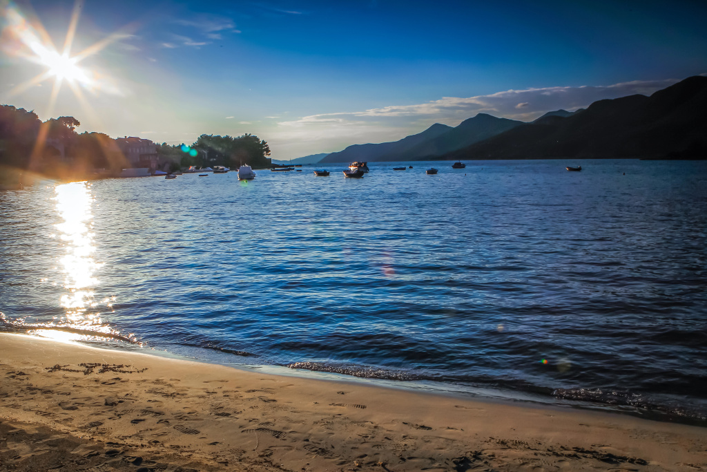 Beach & Waterfront