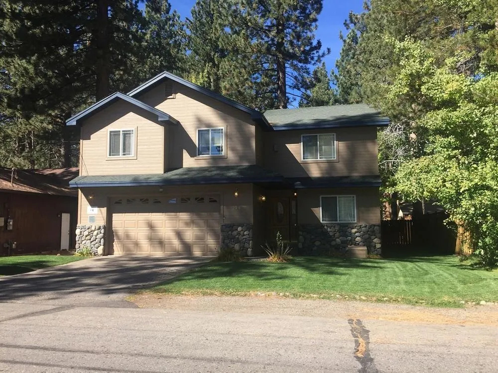 4 Br Home with Perfect Access to Activities by RedAwning