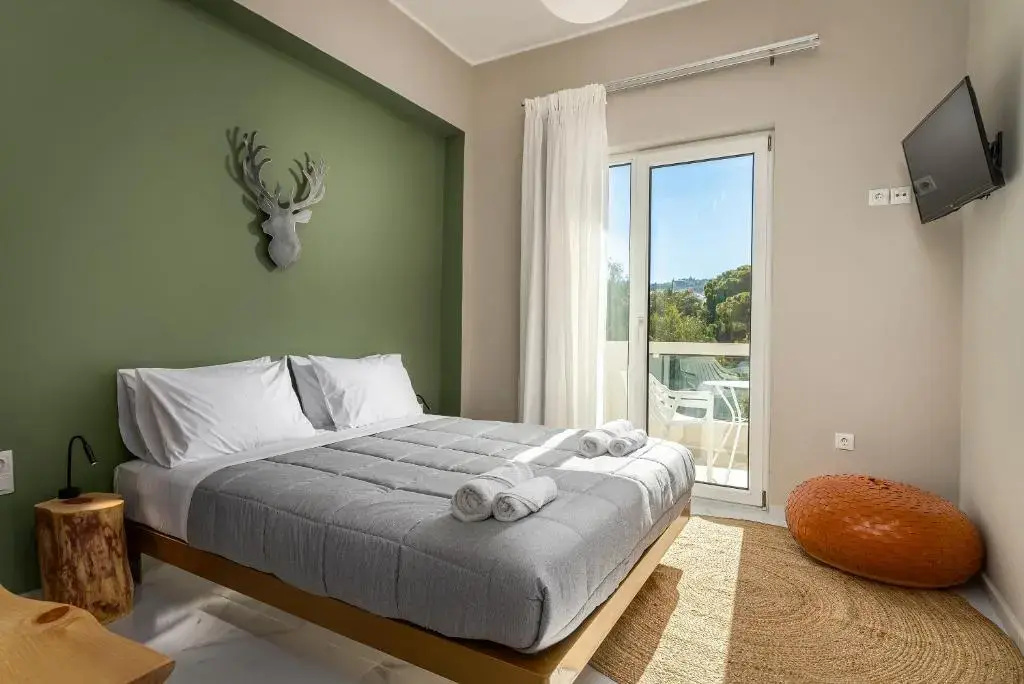 Deluxe Double room with balcony (full double bed)