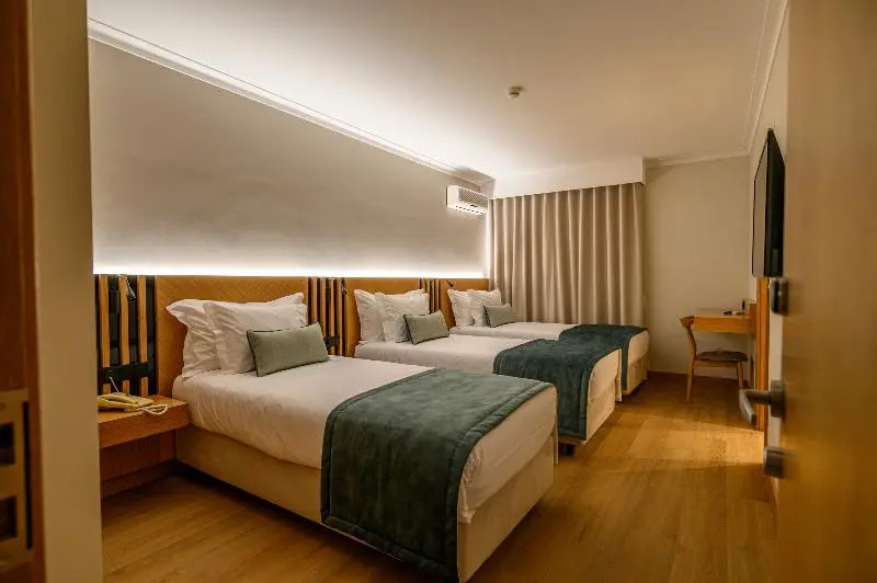 Standard Triple room with balcony