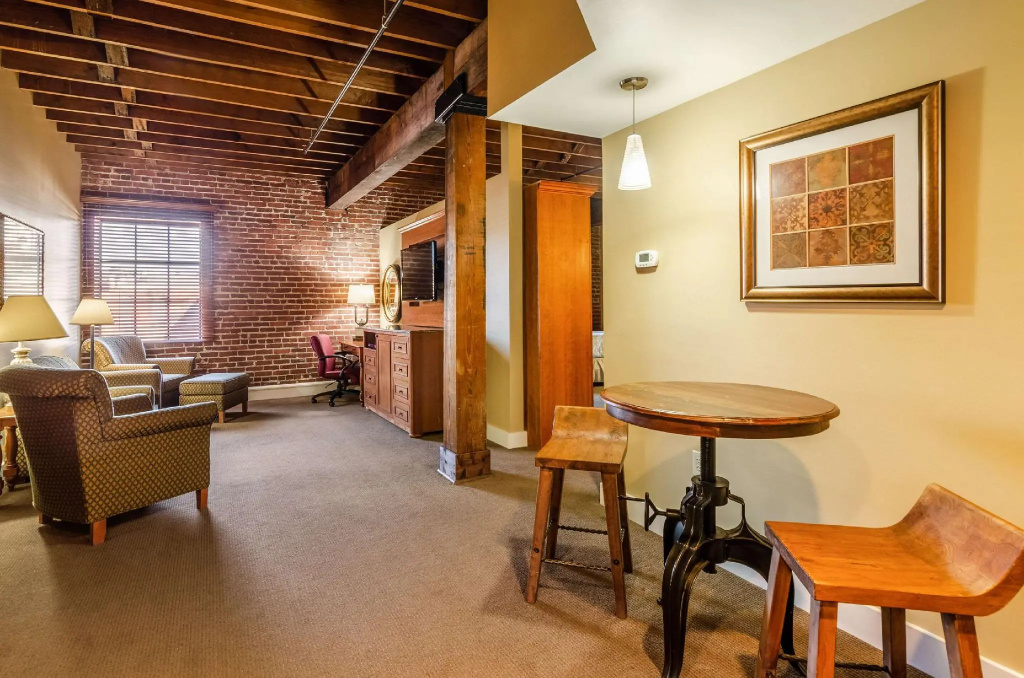 Quadruple Suite