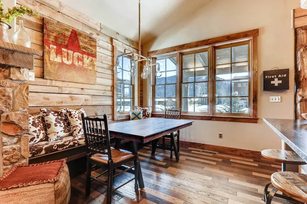 2 Blocks To Grand Lake: Updated Western Cabin! - фото 5