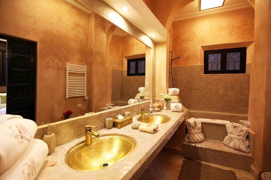 Deluxe Double room (full double bed)