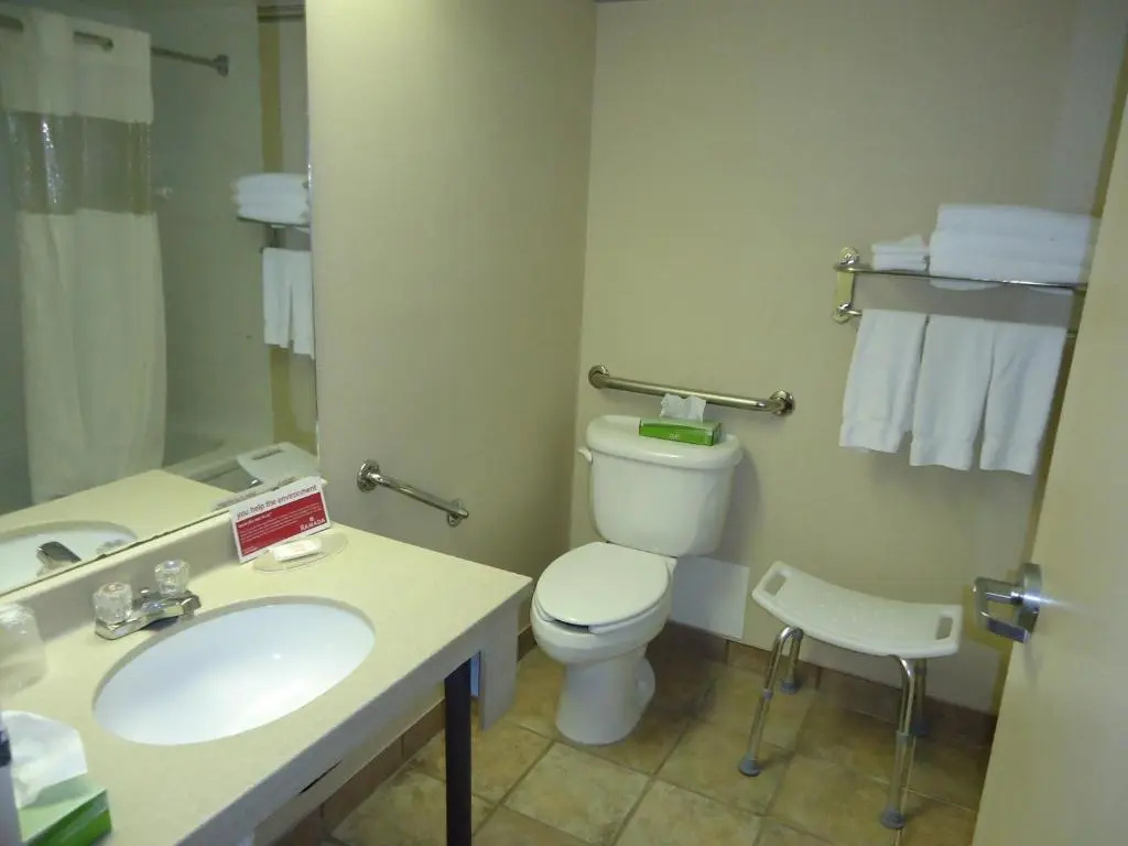 Ramada by Wyndham Trenton - Chambres