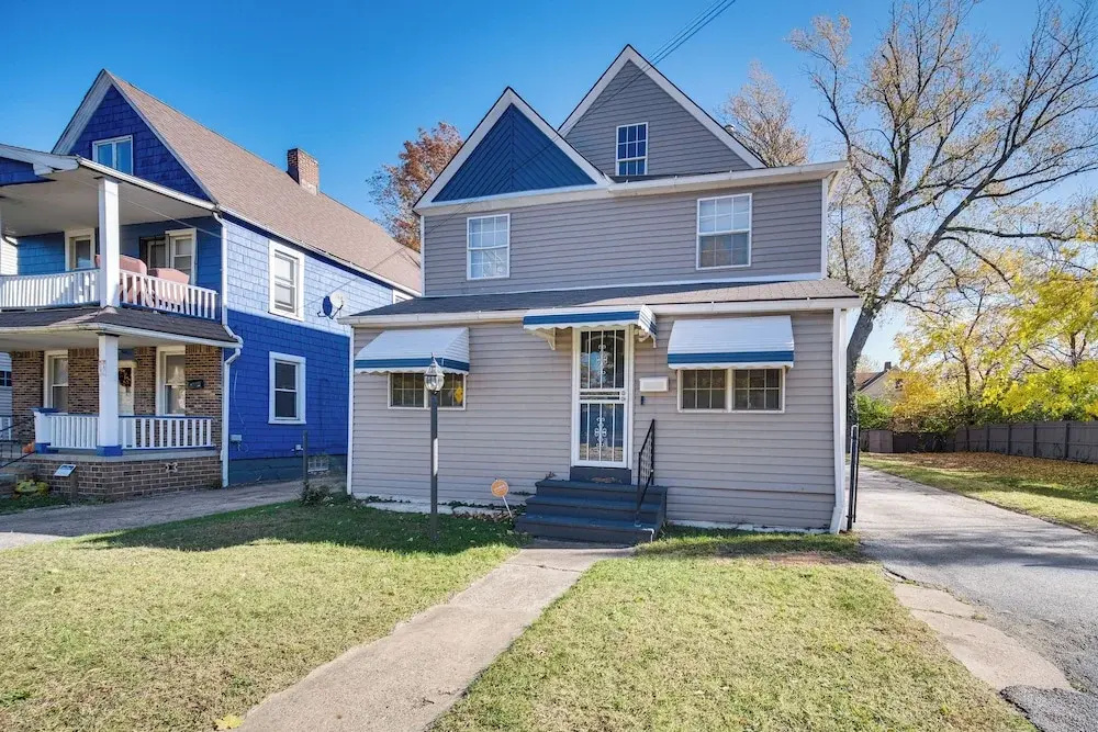 8 Mi to Dtwn: Cleveland Family Home