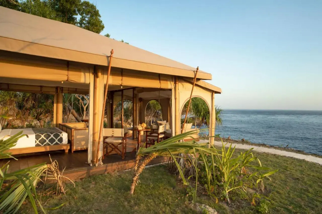 ARNA Suites and Ocean Lounge