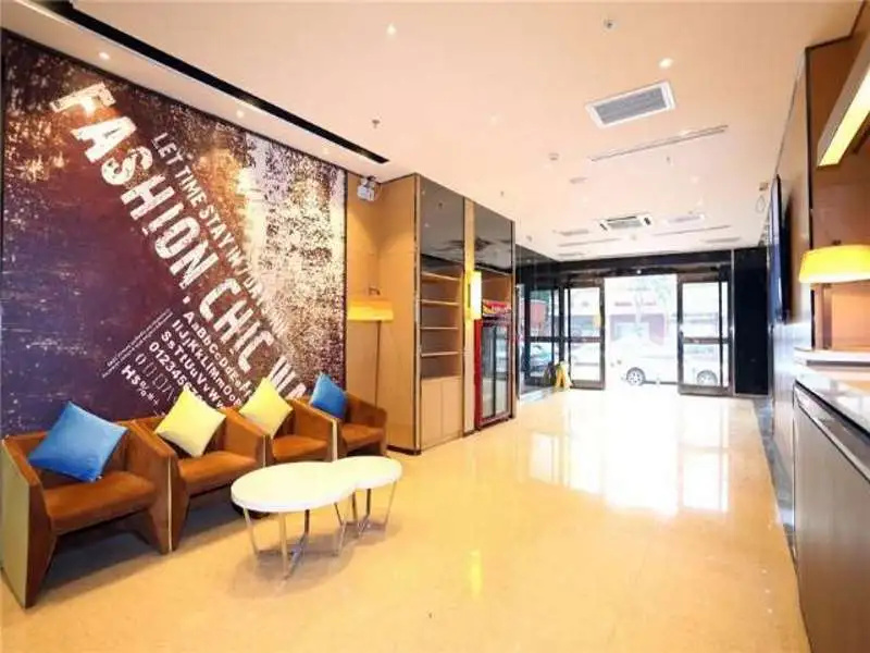 Lobby & Reception