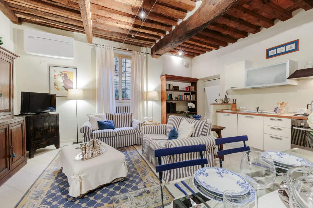 The 1400 s Apartment