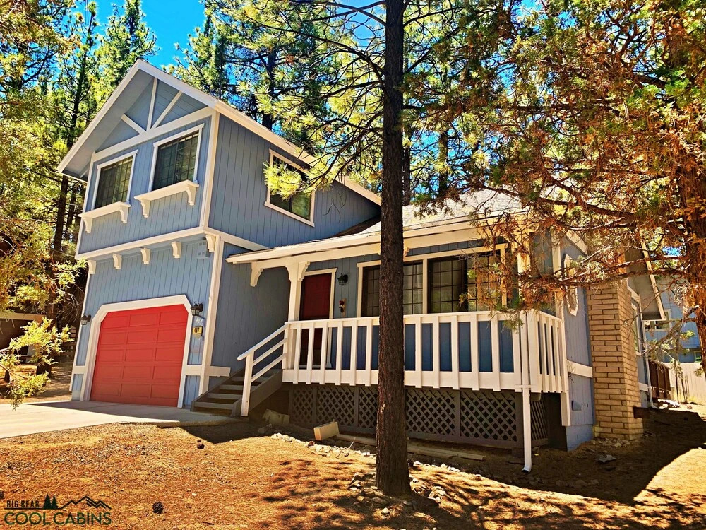 Bear Woods Retreat - High Ceiling's & Wood Finishes. Play Pool With Your Family And Friends! 3 Bedroom Home