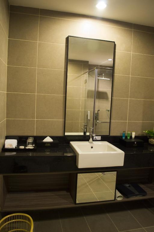 Grand Alora Hotel