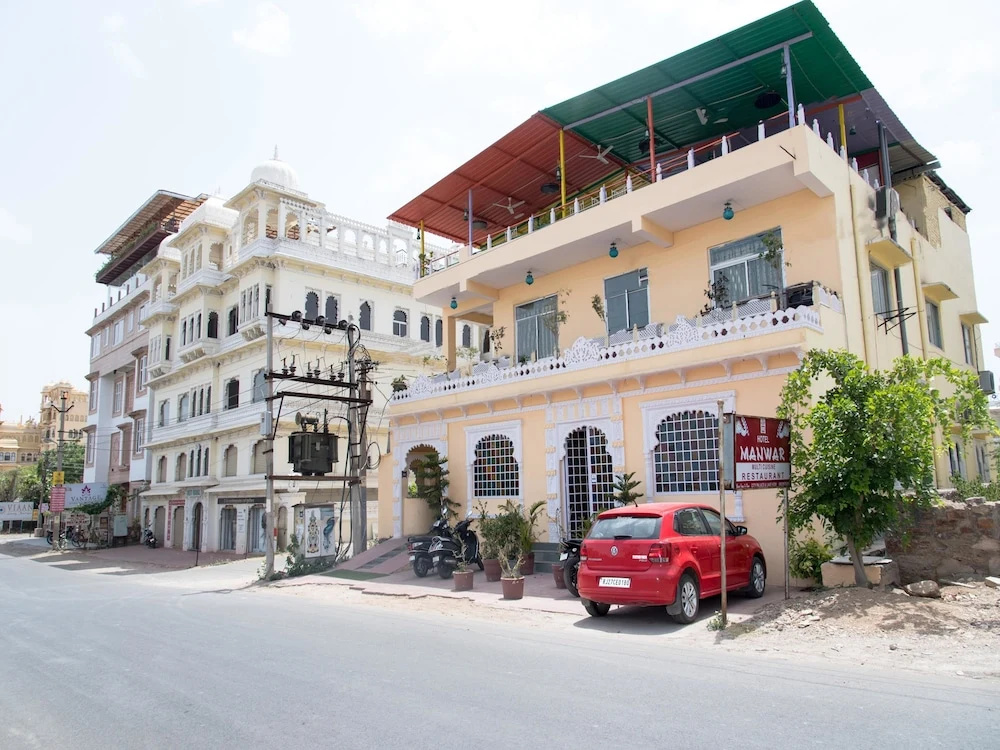 OYO 14119 Hotel Manwar