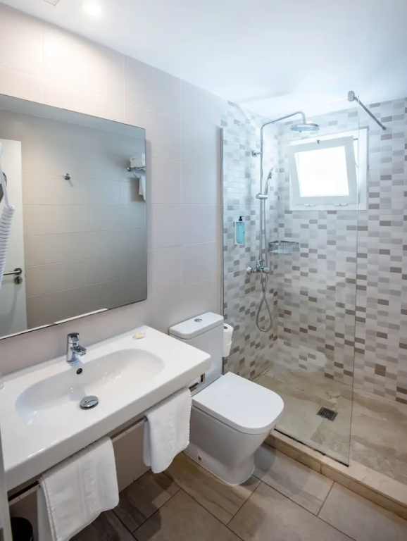 Standard Double room with balcony (full double bed)