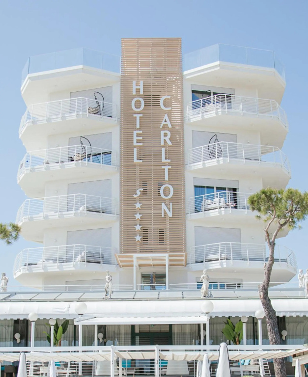 Carlton Hotel