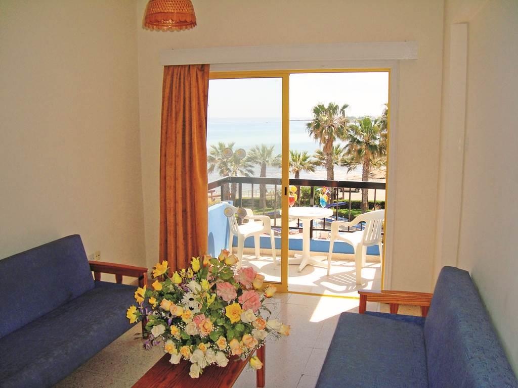 Отель Evalena Beach Hotel в Паралимни