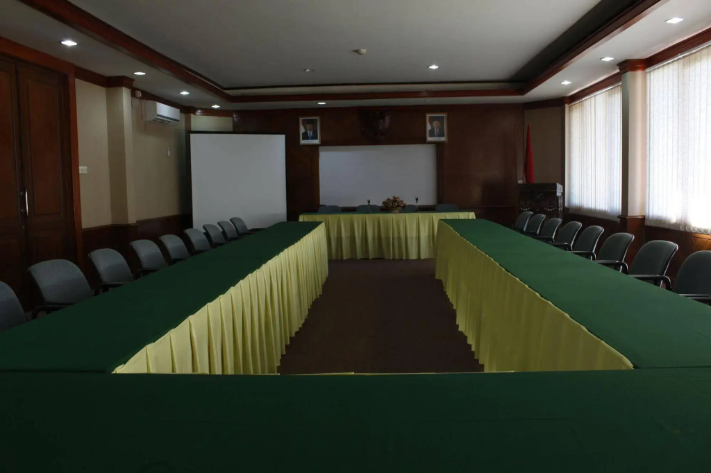 Surya Pesona Beach Hotel - Général