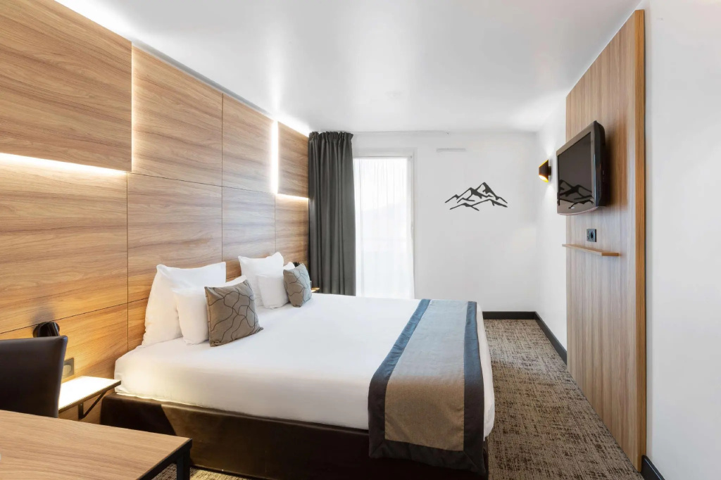 Executive Double room (full double bed)