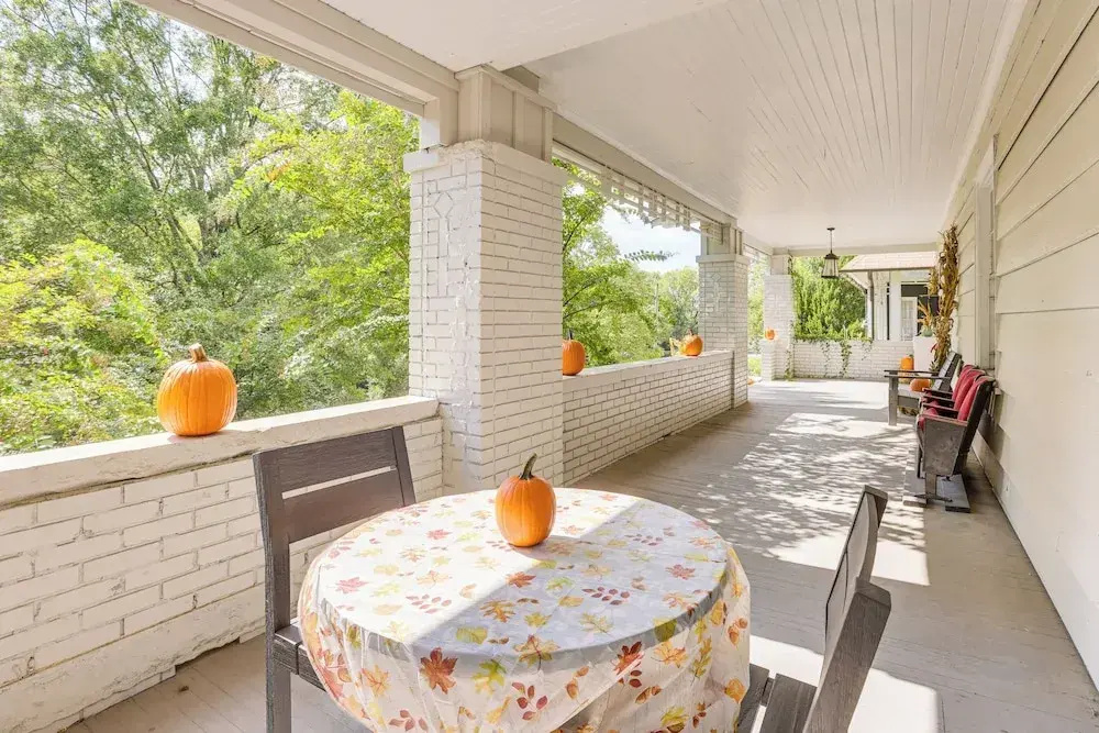 2 Mi to Dtwn: Stylish Urban Retreat in Birmingham