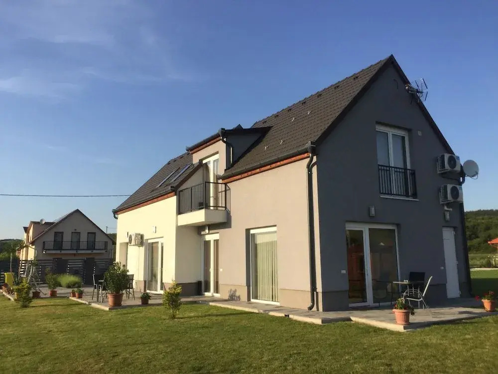 Szabolcs Apartments - фото 12