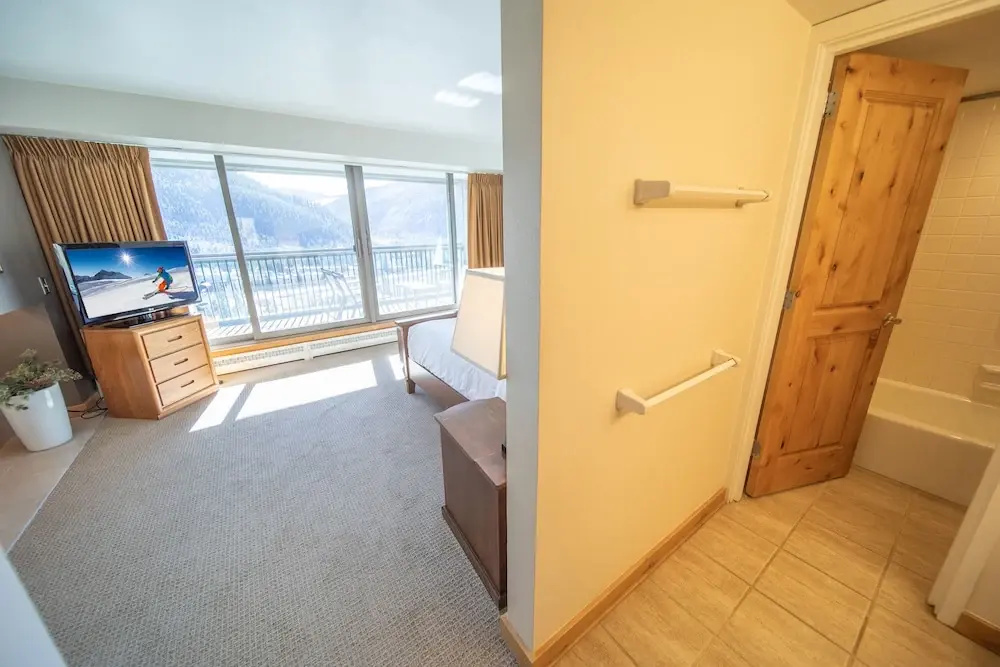 Premier room