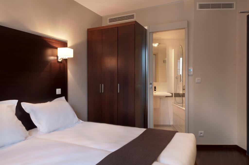Standard Twin room (twin beds) — room photo 2