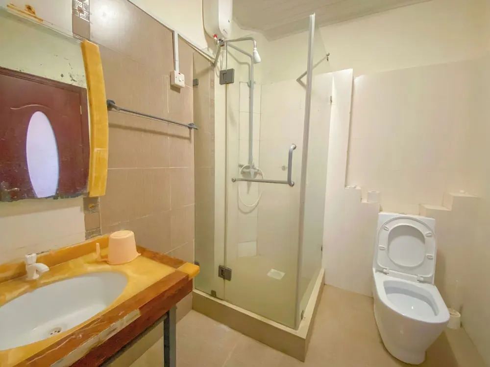 Sea Breeze Beachfront Apartments - фото 27