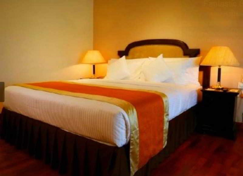 Earl's Regent Hotel