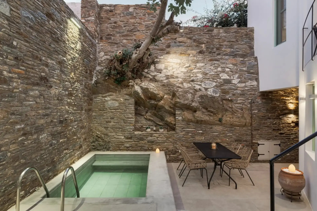 Porto Sereno Andros Suites