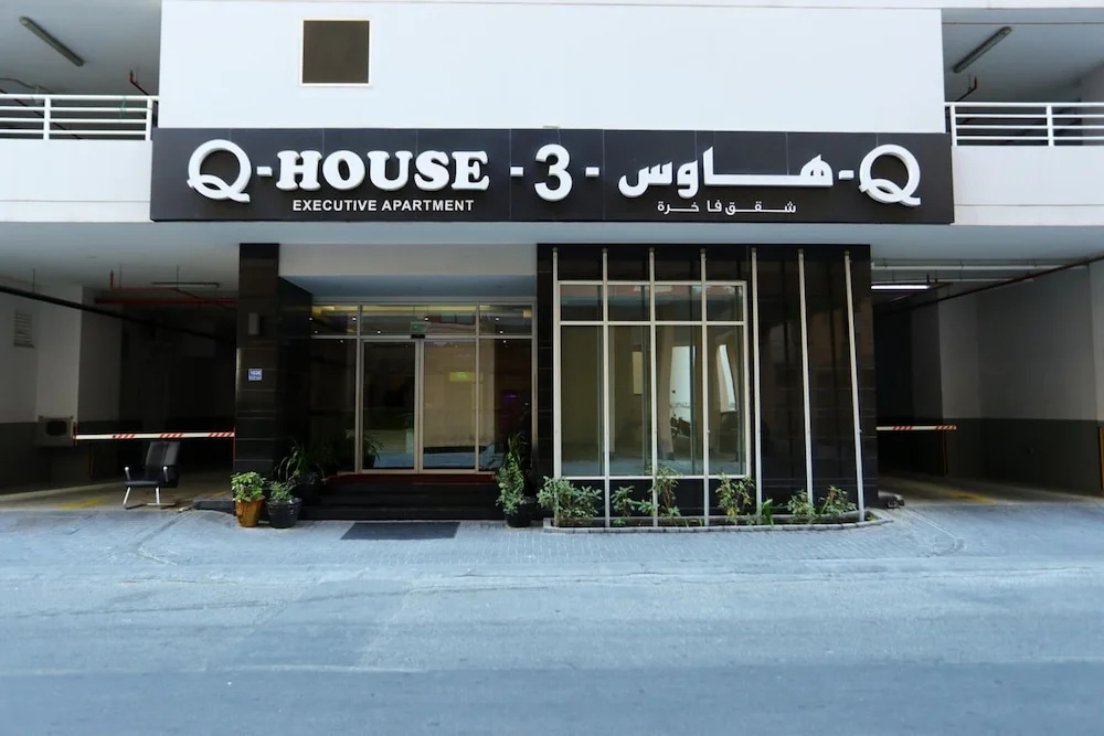 OYO 104 Q House 3 Apartments