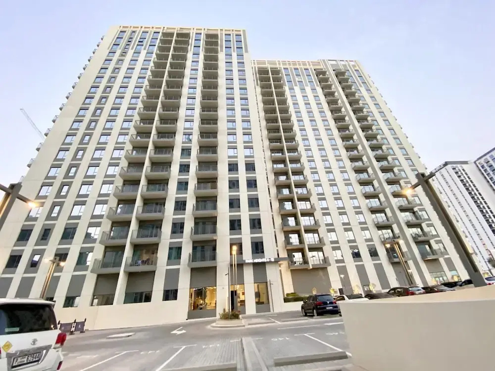 Marco Polo - Lofty Apt with Balcony Near Dubai Hills Mall