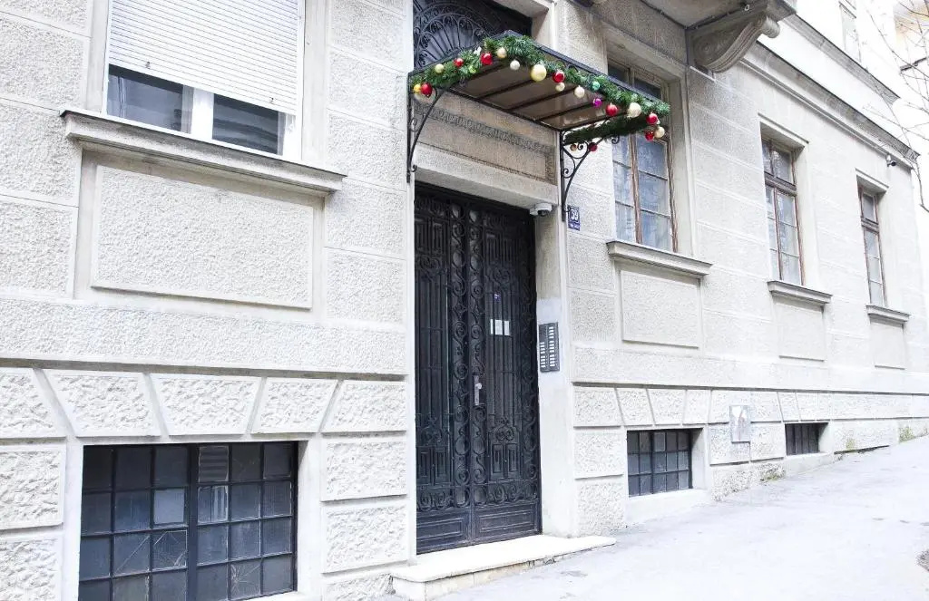 Crown Apartment - Your Royal Stay